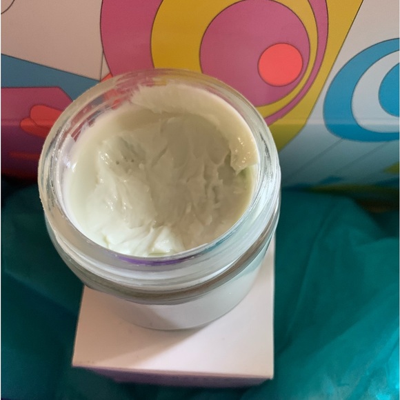 Earth Harbor bundle: Glow Juice Enzyme mask & Mermaid Milk Glow Moisturizer. - Picture 15 of 16
